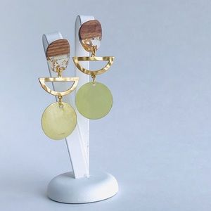 Wood stud earrings with mother pearl pendant